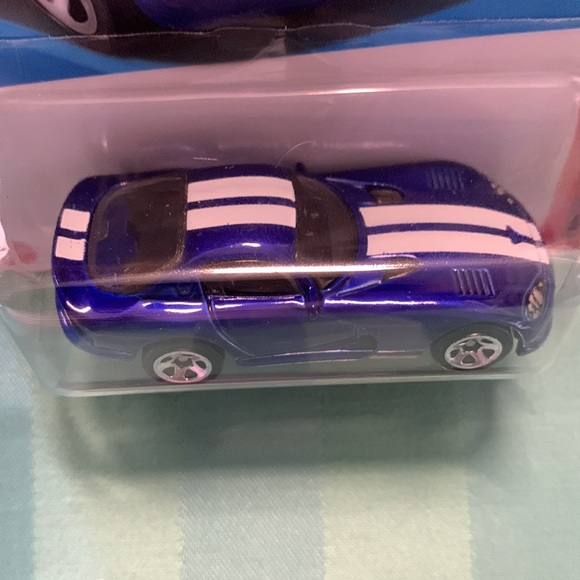 Blue '96 Dodge Viper GTS Hot Wheels Then and Now 4/10 - Picture 3 of 7